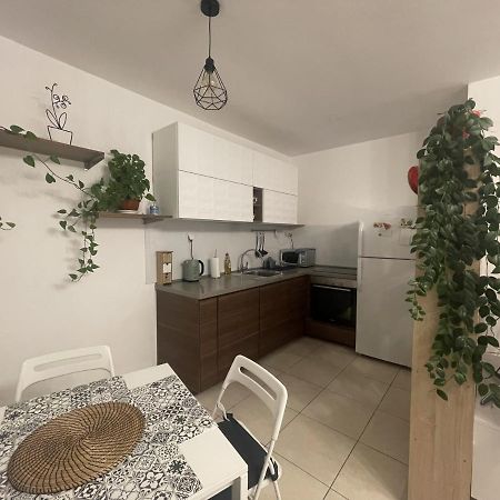 Ashdod City Center 2-Rooms Apartment, 15Min Walk To The Beach Eksteriør bilde