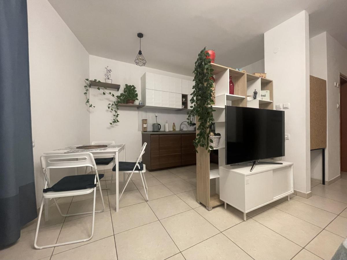 Ashdod City Center 2-Rooms Apartment, 15Min Walk To The Beach Eksteriør bilde